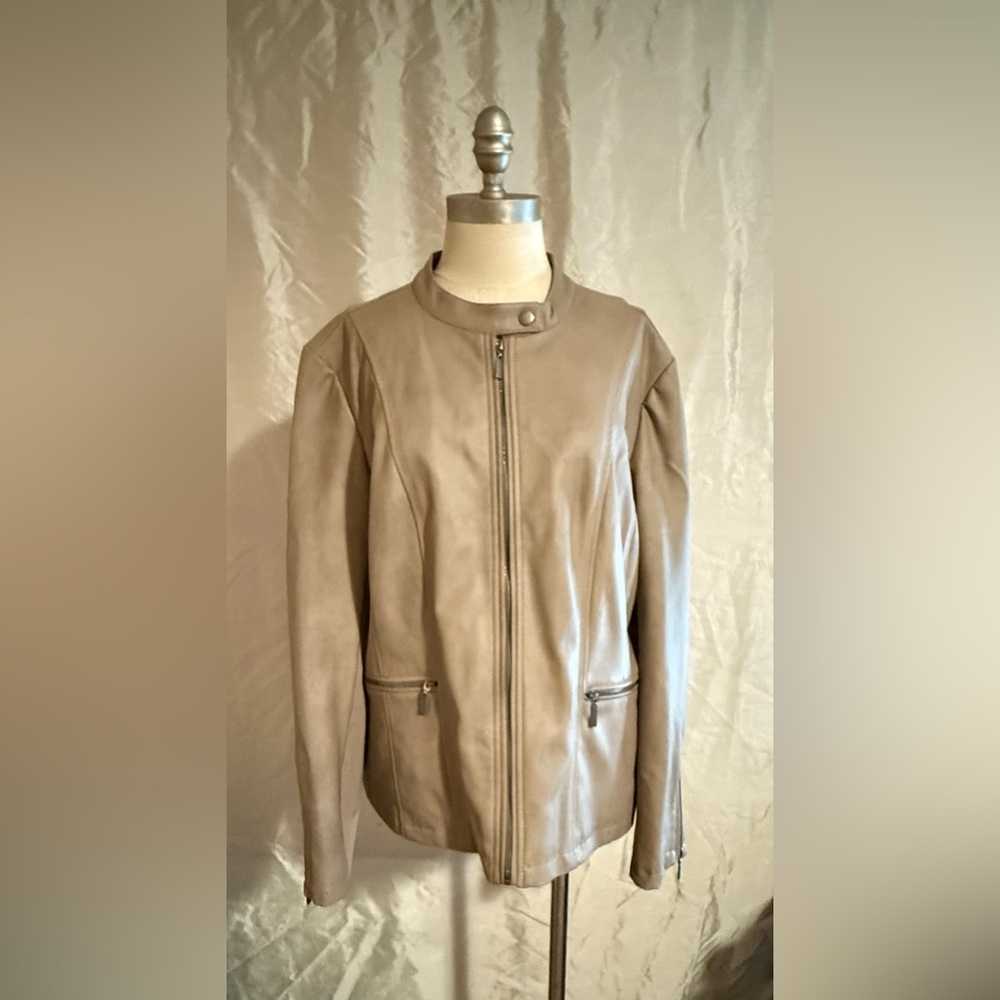 New Elegant Beige Faux Leather Jacket - SZ XXL